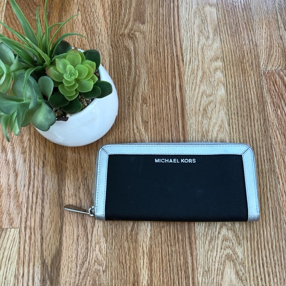 Michael Kors Handbags - Michael Kors black Walker with coin compartment